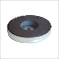 Fondello per calamita con magnete