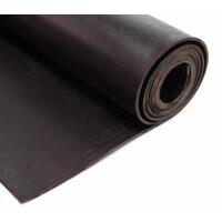 Tappeto antiolio superficie liscia, colore nero sp3mm, H1,2mt, L10mt Basso contenuto di NBR. Basso contenuto di NBR. Adatta per usi correnti ove siano richieste caratteristiche di resistenza agli oli leggermente superiori alla gomma SBR. Idonea per rivest