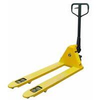 Transpallet manuale in acciaio, con 2 rulli per forca in poliuretano e ruota sterzante in gomma.Portata 2,5T. Forche 1150x540